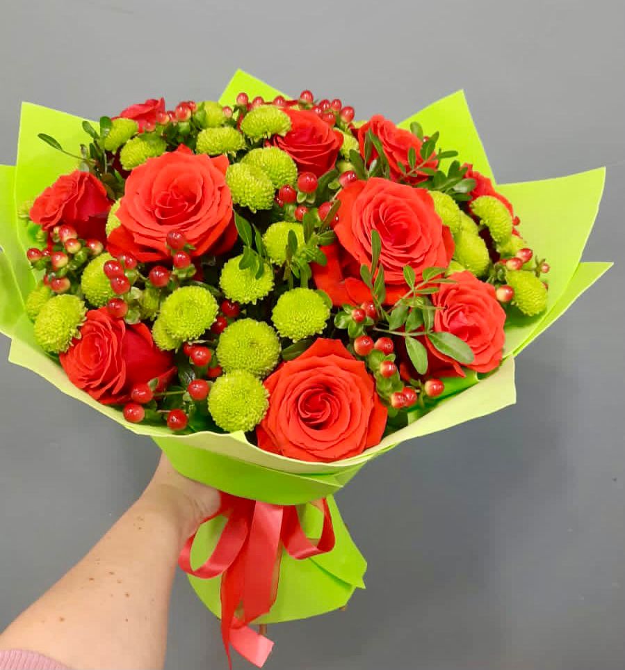 Букет цветов из: Хризантемы и Розы в Кагальницкой