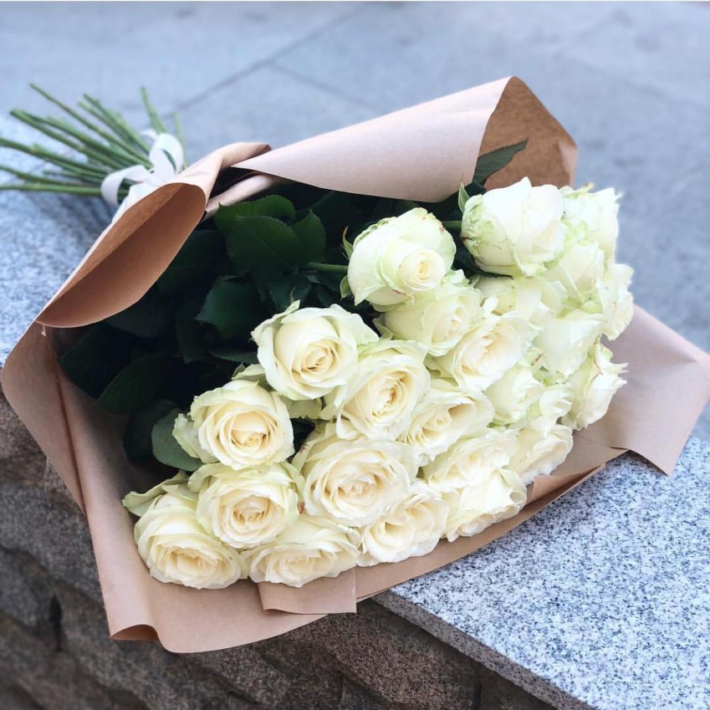 Букет Белые розы Анастасия в Кагальницкой