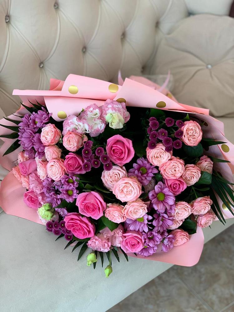 Букет цветов из: Хризантемы, Розы и Лизиантусы в Кагальницкой