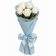 Букет 5 Белых роз Проуд в Кагальницкой