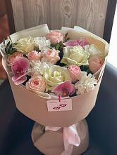 Букет цветов из:  Орхидеи, Розы и Гвоздики в Кагальницкой
