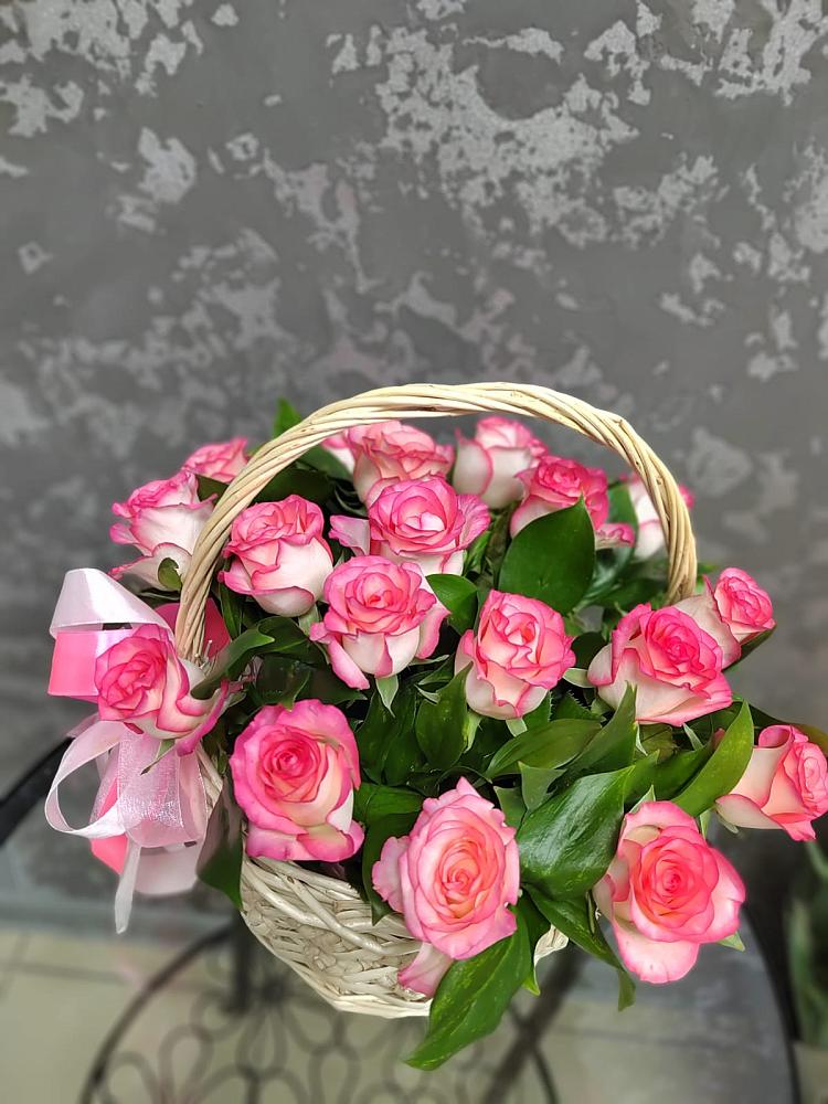 Цветочная композиция из Розы в корзине в Кагальницкой