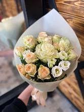 Букет цветов из:  Розы и Лизиантусы в Кагальницкой