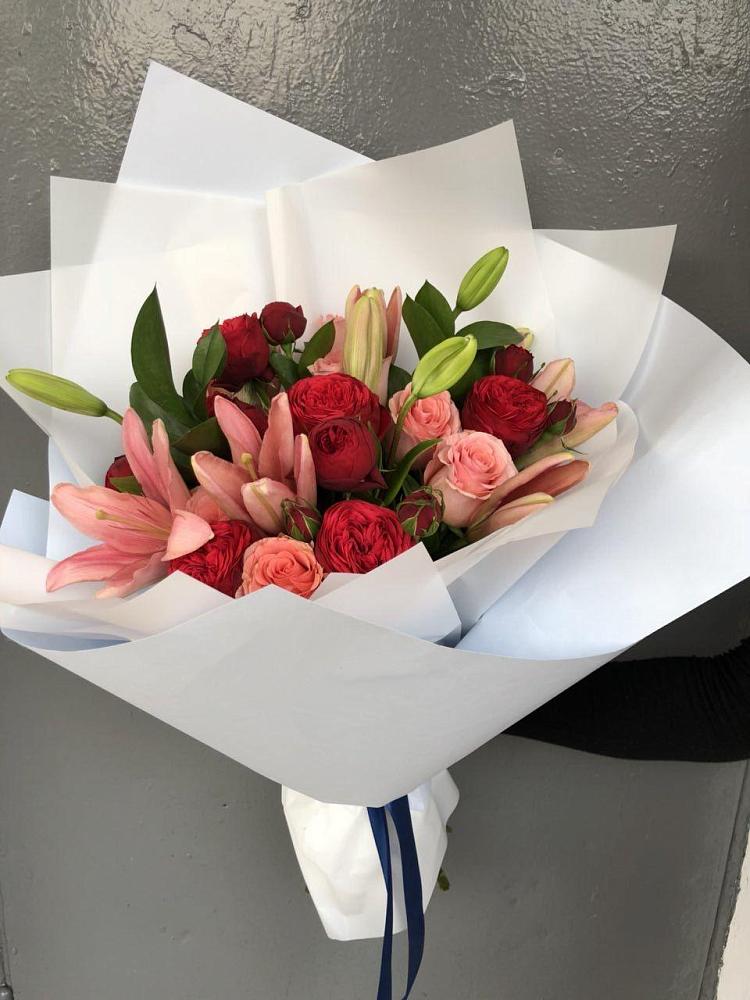 Букет цветов из: Лилии и Розы в Кагальницкой