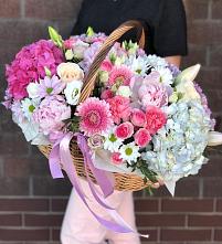 Цветочная композиция из Розы, Хризантемы, Пионы и Лизиантусы в корзине в Кагальницкой
