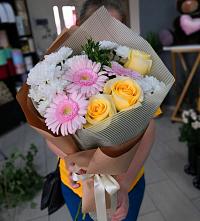 Букет цветов из:  Герберы, Розы и Хризантемы в Кагальницкой
