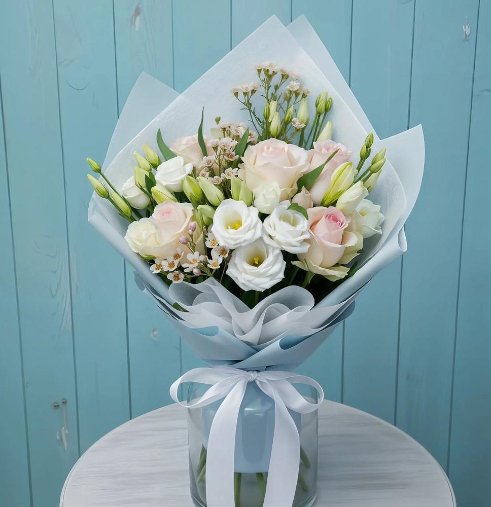 Букет цветов из: Розы и Лизиантусы в Кагальницкой