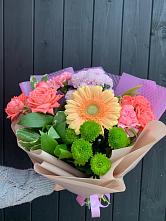 Букет цветов из:  Гвоздики, Розы, Герберы и Хризантемы в Кагальницкой