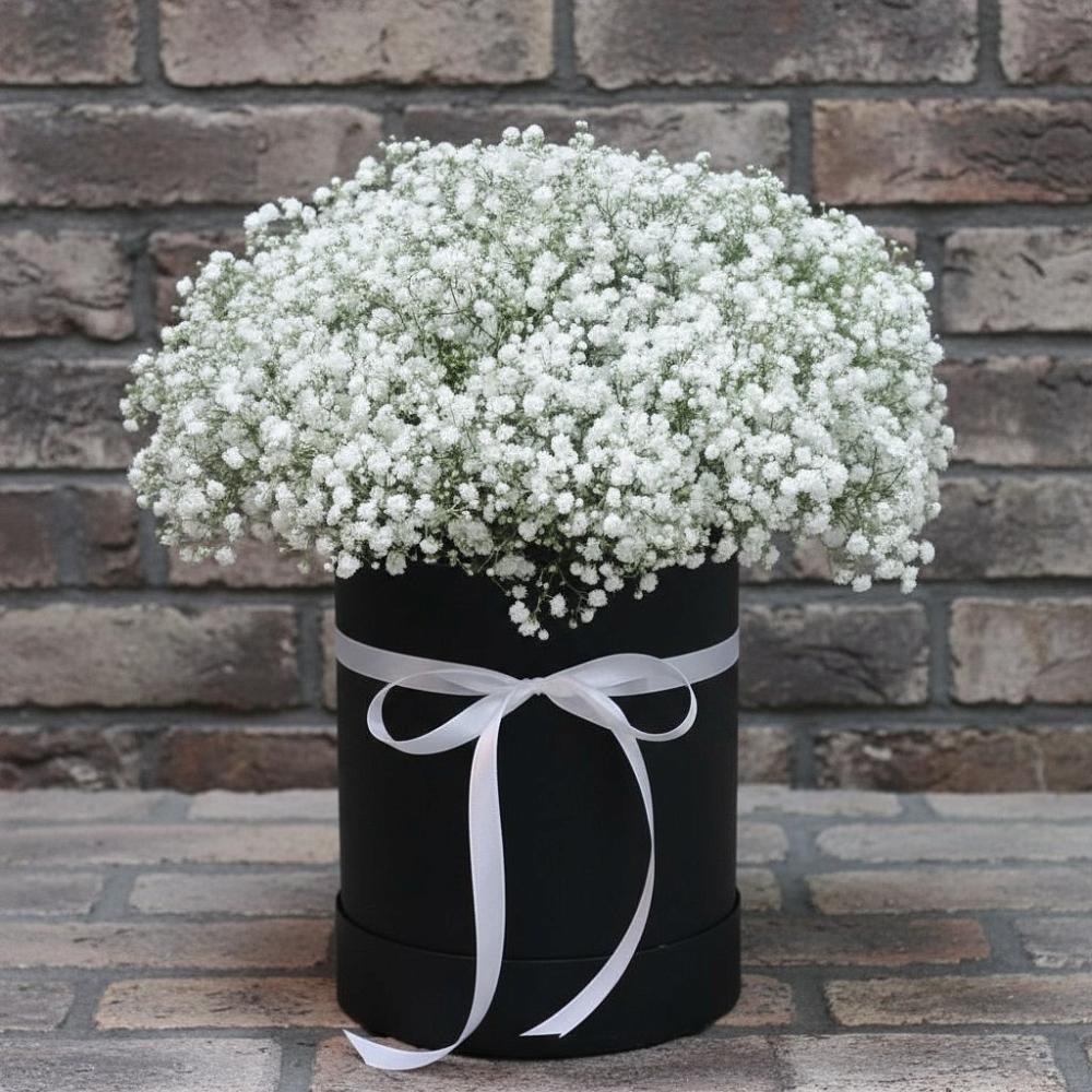 Цветочная композиция из Гипсофила в шляпной коробке в Кагальницкой