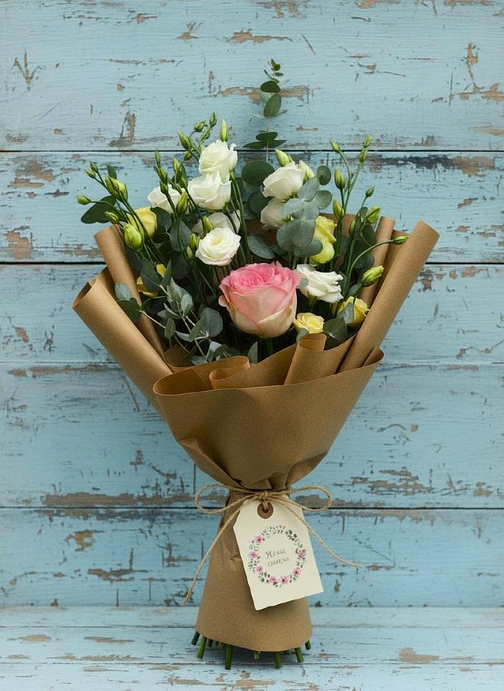 Букет цветов из: Розы и Лизиантусы в Кагальницкой