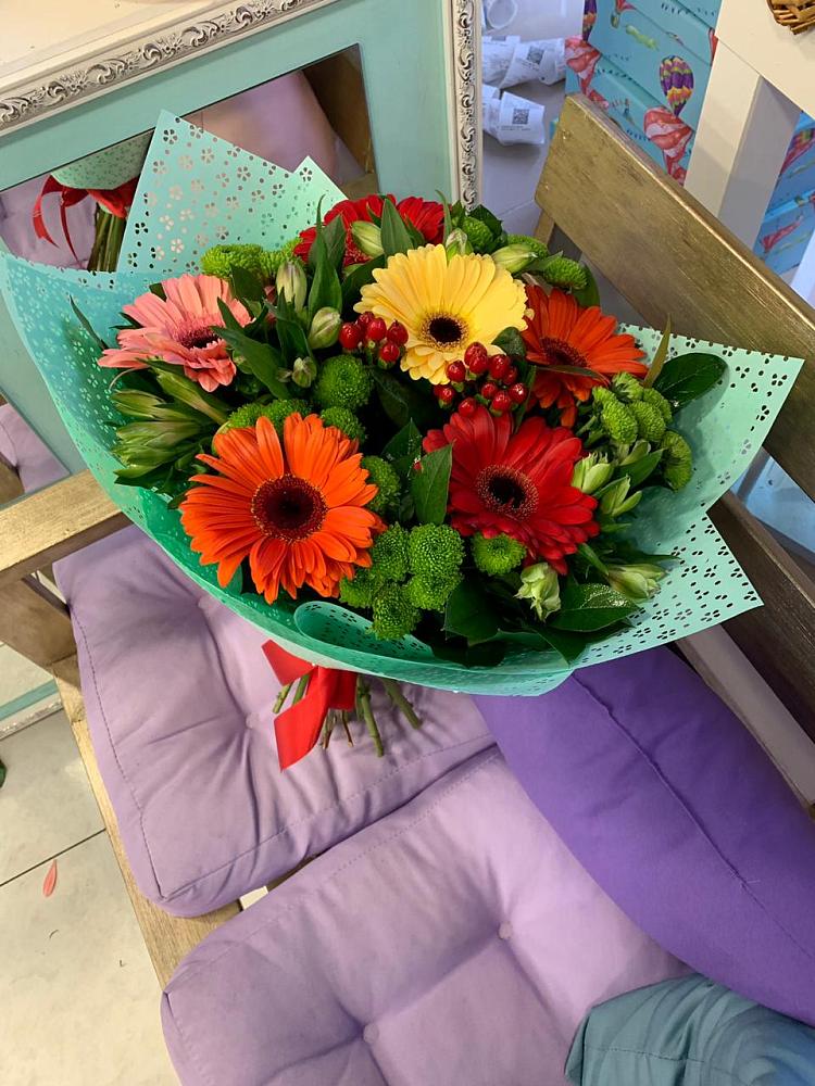 Букет цветов из: Герберы, Хризантемы и Альстромерии в Кагальницкой