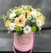 Цветочная композиция из Розы, Герберы и Хризантемы в шляпной коробке в Кагальницкой