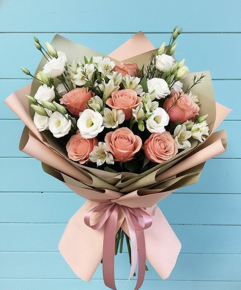 Букет цветов из: Розы, Альстромерии и Лизиантусы в Кагальницкой