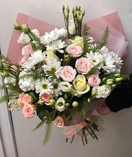 Букет цветов из:  Хризантемы, Розы и Лизиантусы в Кагальницкой