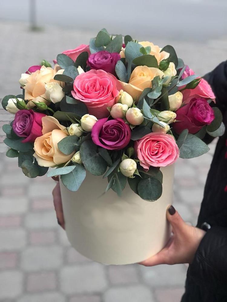 Цветочная композиция из Розы в шляпной коробке в Кагальницкой