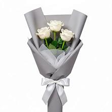 Букет 3 белые розы в Кагальницкой