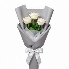 Букет 3 белые розы в Кагальницкой