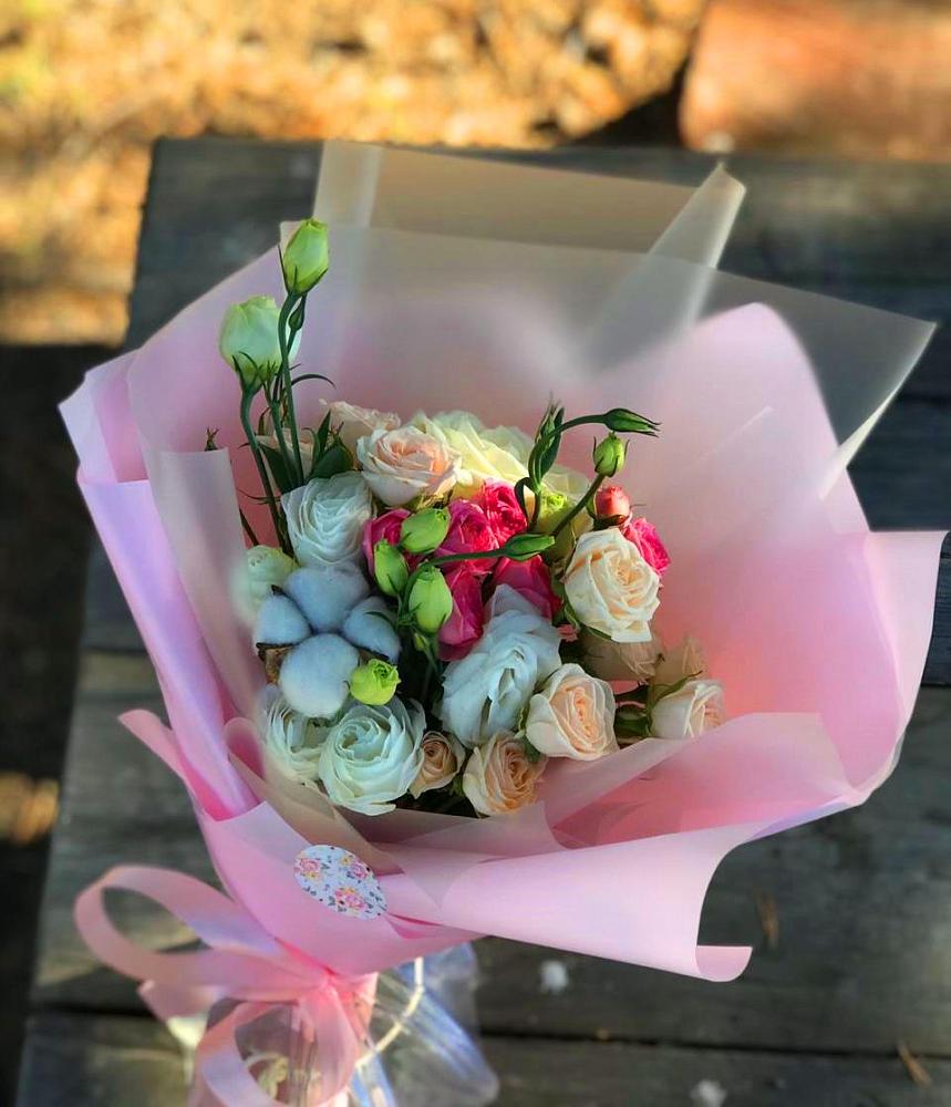 Букет цветов из: Розы и Лизиантусы в Кагальницкой