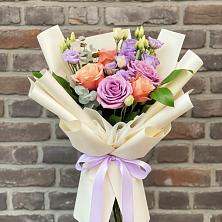 Букет цветов из:  Лизиантусы и Розы в Кагальницкой