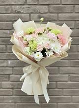 Букет цветов из:  Гвоздики, Розы, Лизиантусы и Хризантемы в Кагальницкой