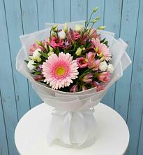 Букет цветов из:  Герберы, Альстромерии и Лизиантусы #REPLACE_PRED# Кагальницкой