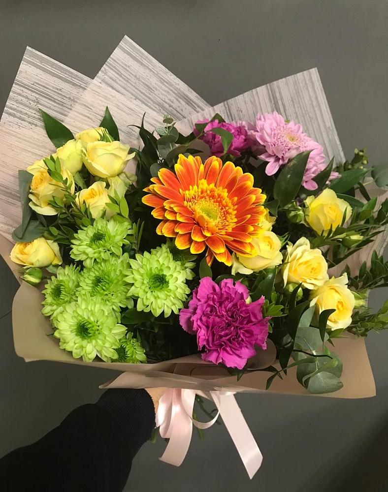 Букет цветов из: Гвоздики, Герберы, Розы и Хризантемы в Кагальницкой