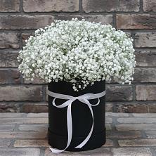 Цветочная композиция из Гипсофила в шляпной коробке в Кагальницкой