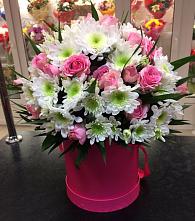 Цветочная композиция из Розы и Хризантемы в шляпной коробке в Кагальницкой