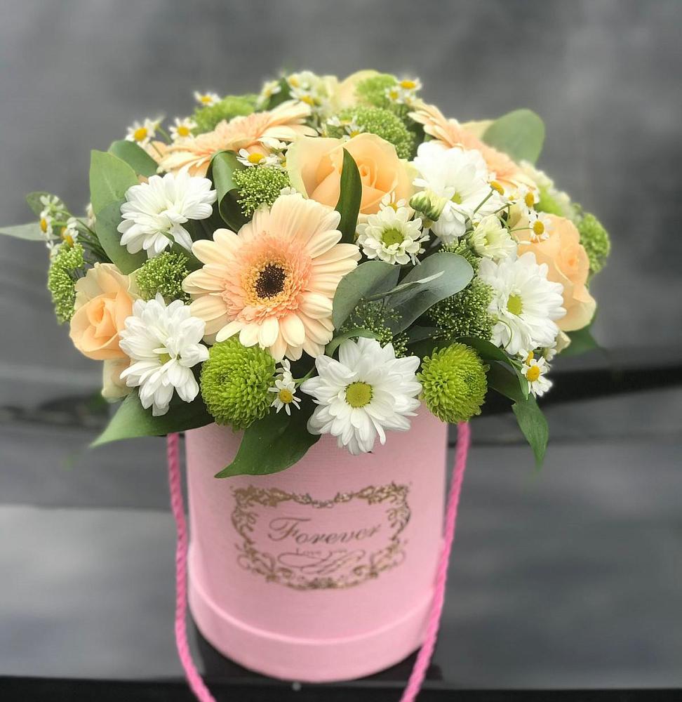 Цветочная композиция из Розы, Герберы и Хризантемы в шляпной коробке в Кагальницкой