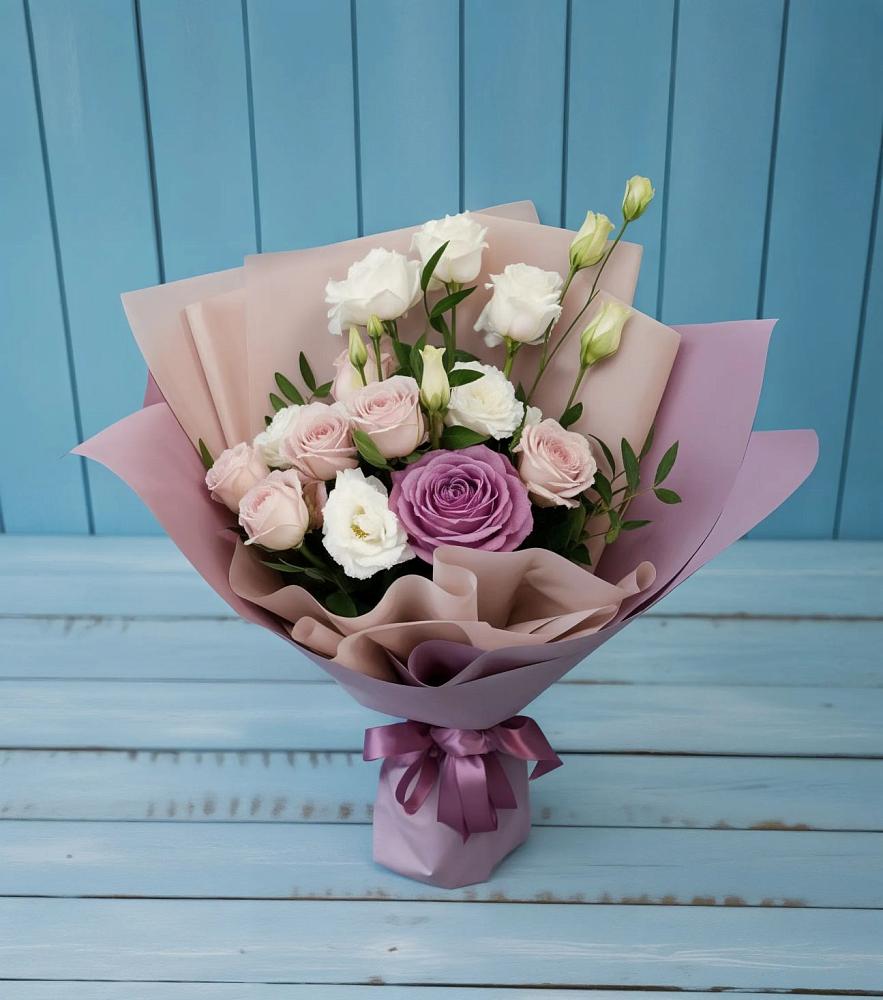 Букет цветов из: Розы и Лизиантусы в Кагальницкой