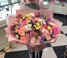 Букет цветов из:  Розы, Хризантемы и Лизиантусы в Кагальницкой